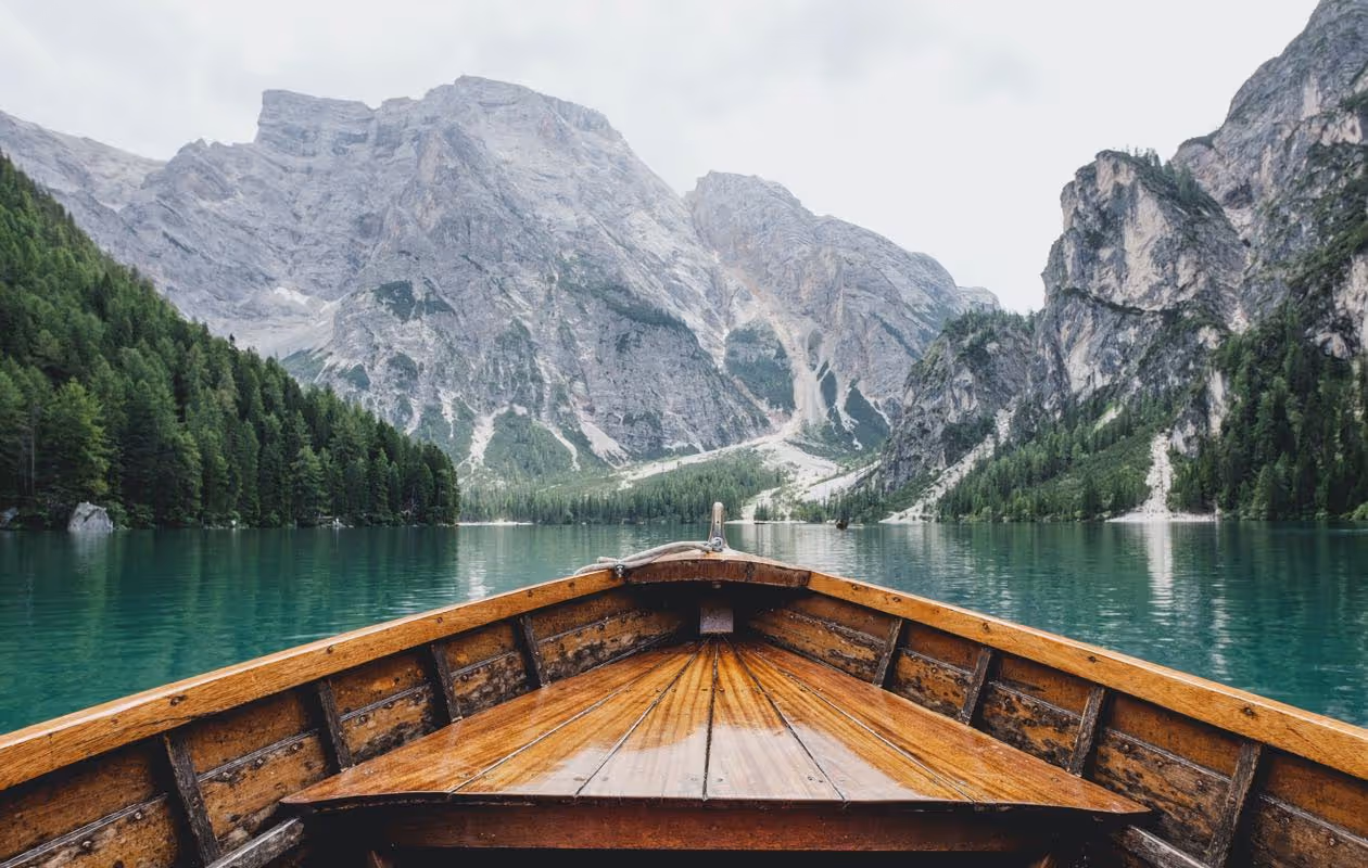 Bergsee in den Alpen — Symbol für Naturerlebnis und die Aquadock-Mission